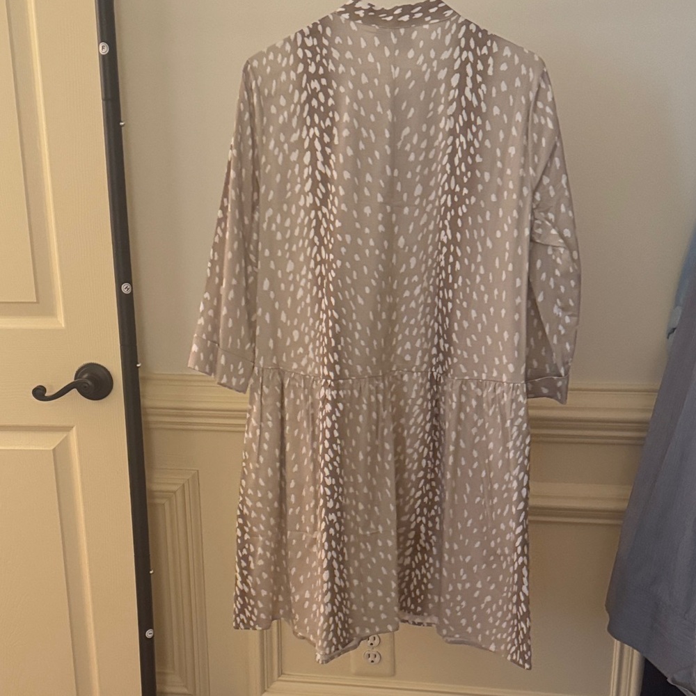 Tuckernuck Taupe and White fawn print Royal Short Dress. Medium. NWT - Picture 7 of 7